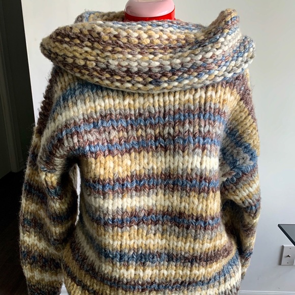 Handmade wool blend sweater. Off shoulder - Picture 3 of 7